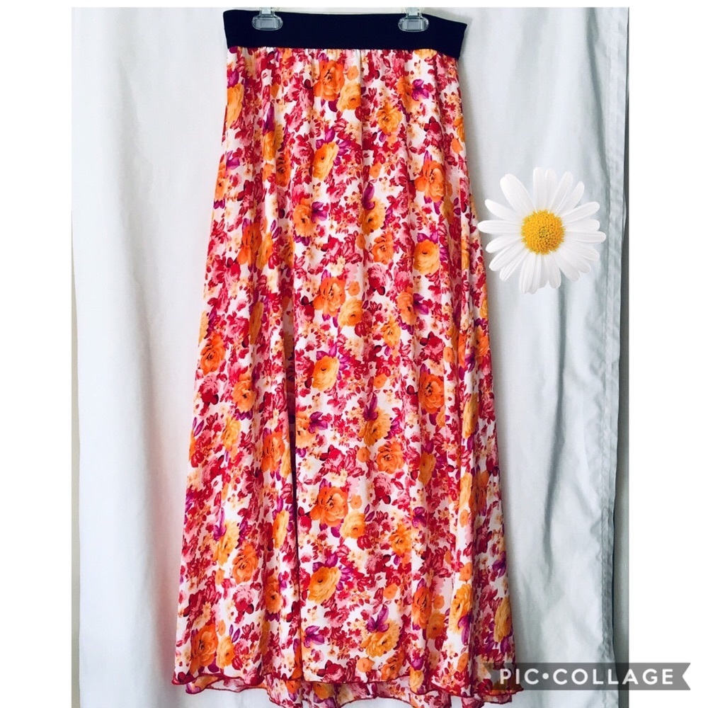 BNWOT Lularoe Lucy skirt Sz Small Beautiful floral